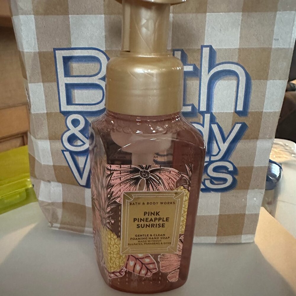 Bath and Body Pink Pineapple Sunrise Foaming Hand Soap